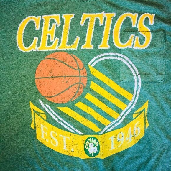 NWOT Womens Large NBA Celtics Basketball Graphic TShirt - Picture 3 of 7